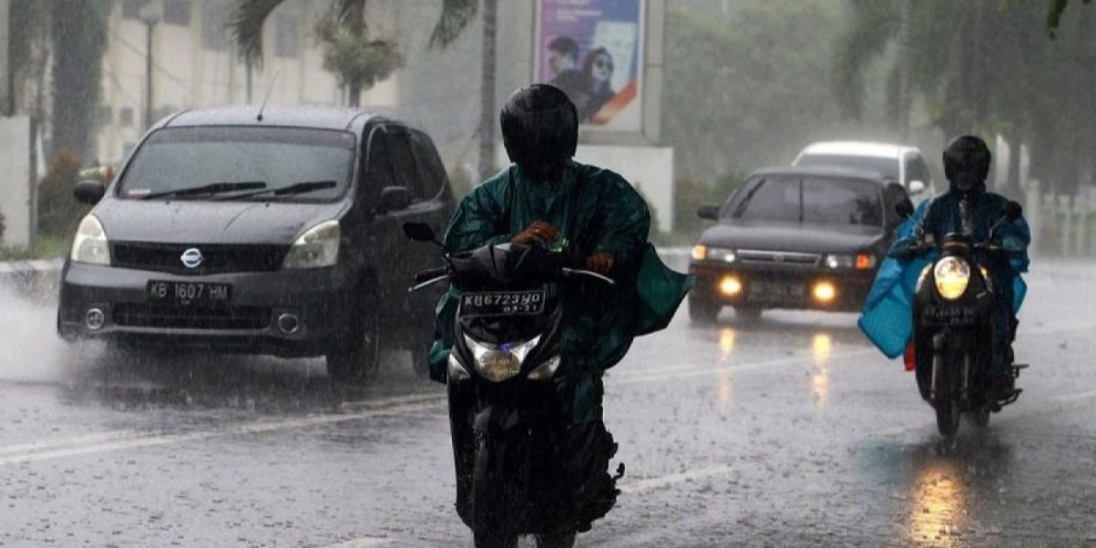 BMKG Ingatkan Masyarakat Indonesia Waspada Hujan Lebat dan Angin Kencang