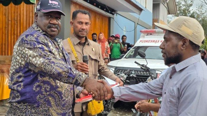 Pemkab Lanny Jaya Serahkan Kendaraan untuk Puskesmas