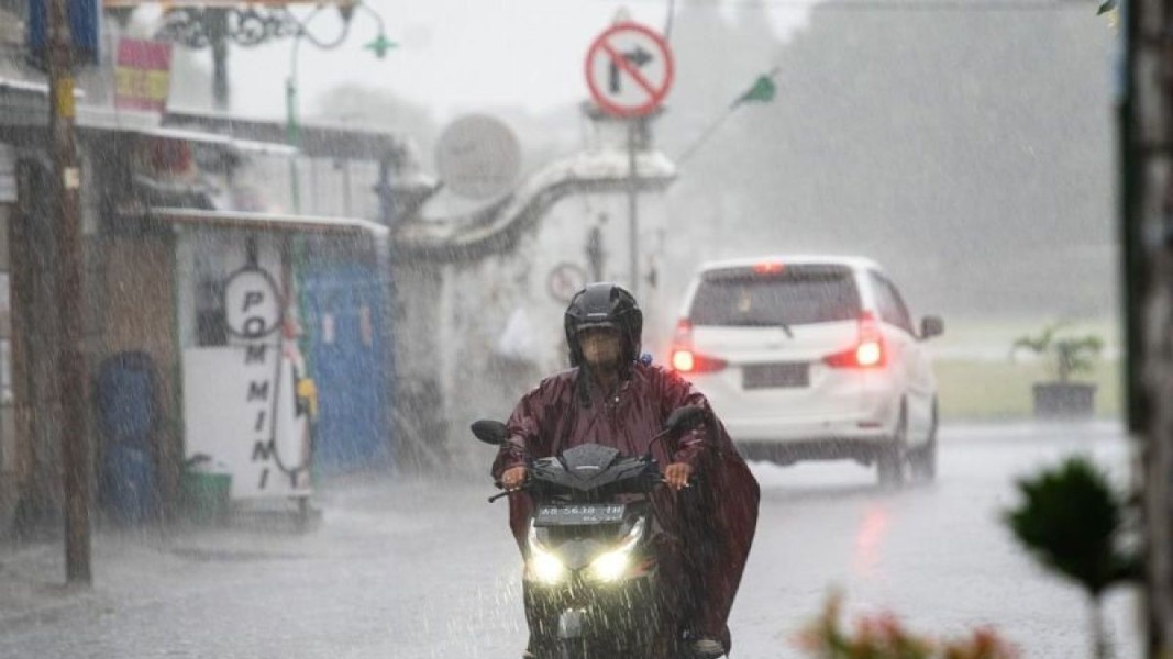 BMKG Prediksi Cuaca Jabodetabek, Warga Diminta Waspadai Hujan Sedang