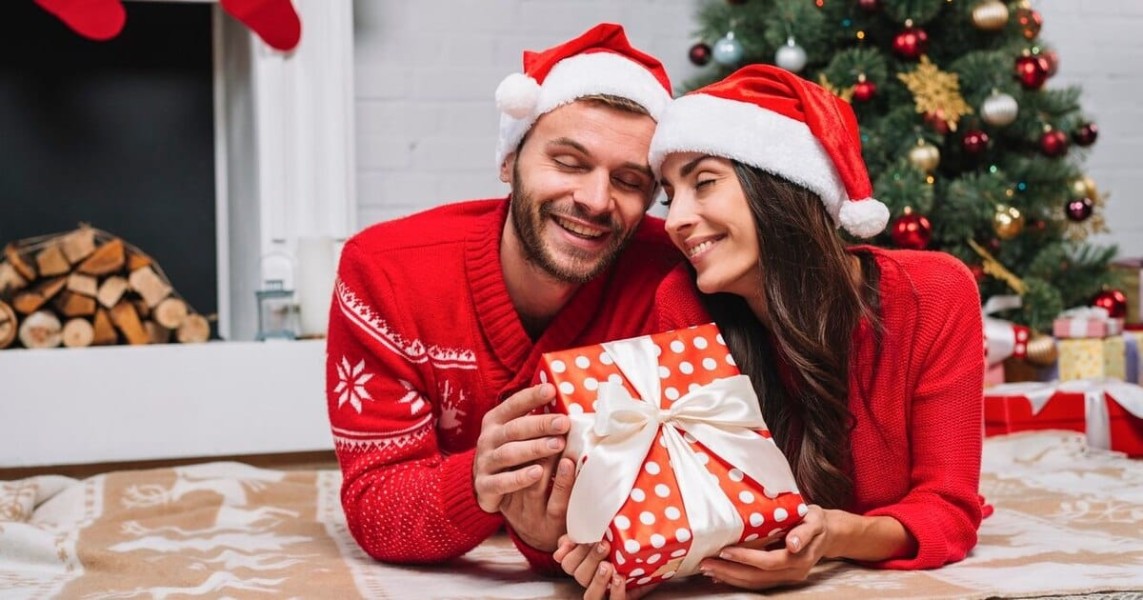 Ide Kado Natal Terbaik untuk Membahagiakan Pasangan di 2025