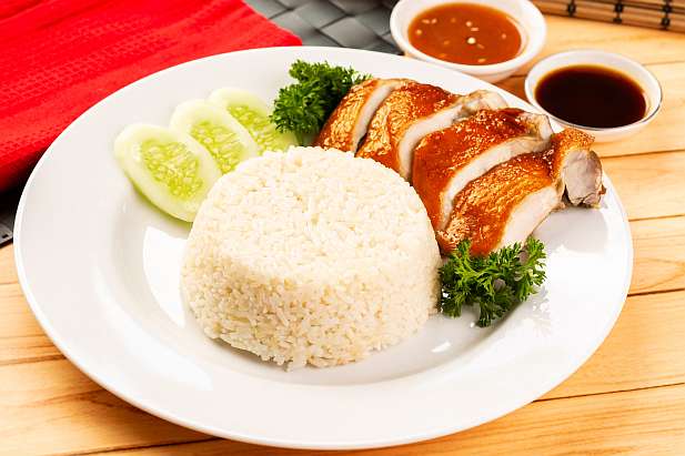 Resep Nasi Ayam Hainan dan Sambal Khas Asia Tenggara yang Menggugah Selera