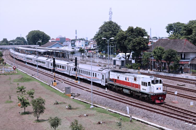 Tiket Kereta Api Angkutan Lebaran Sudah Mulai Dijual: Antisipasi Lonjakan Penumpang