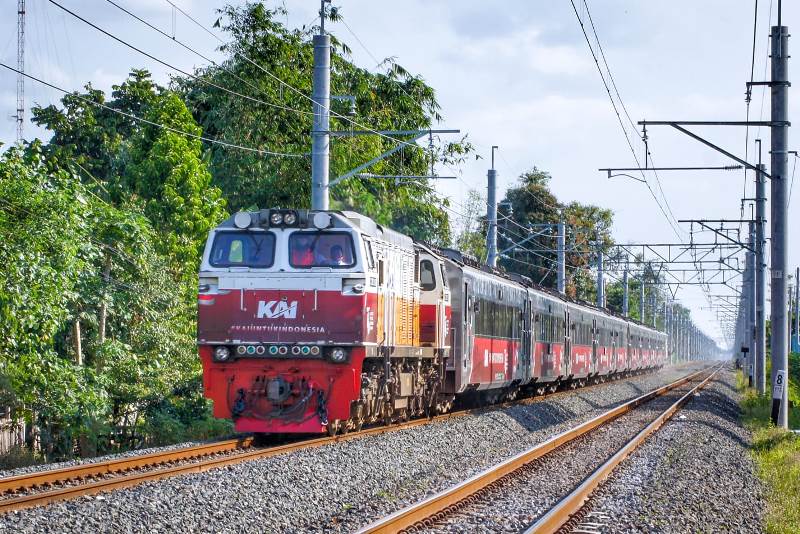 Kereta Api Tidak Bisa Berhenti Mendadak: Seruan PT KAI dalam Menanggapi Insiden Tabrakan di Kediri
