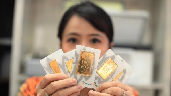 Harga Emas Antam Hari Ini Turun Tajam Rp77.000 Buyback Anjlok Rp107.000