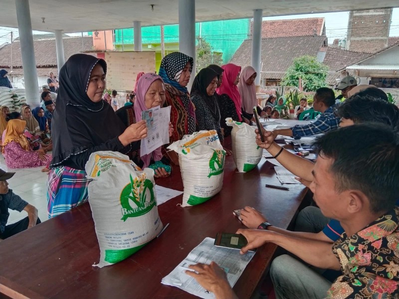 Bansos Beras dan Minyakita Cair, Pemerintah Jaga Harga Pangan