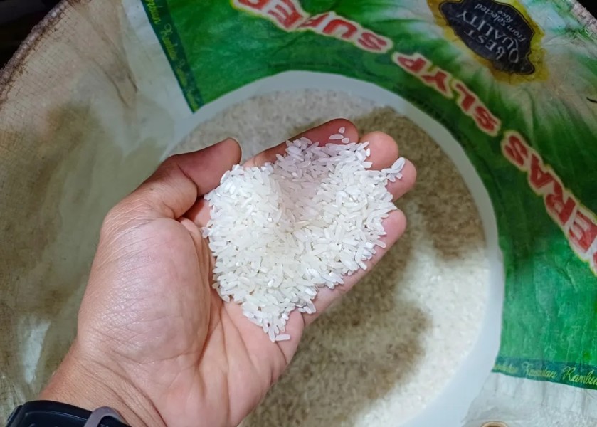 Sembako Hari Ini Beras Turun, Cabai dan Daging Naik