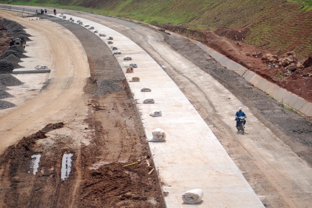 Penundaan Lelang Proyek Tol Gilimanuk Mengwi: Implikasi dan Tanggapan
