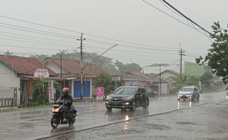 BMKG Terbitkan Peringatan Dini Cuaca 22 Mei 2025: Waspada Hujan Lebat dan Angin Kencang di Beberapa Wilayah