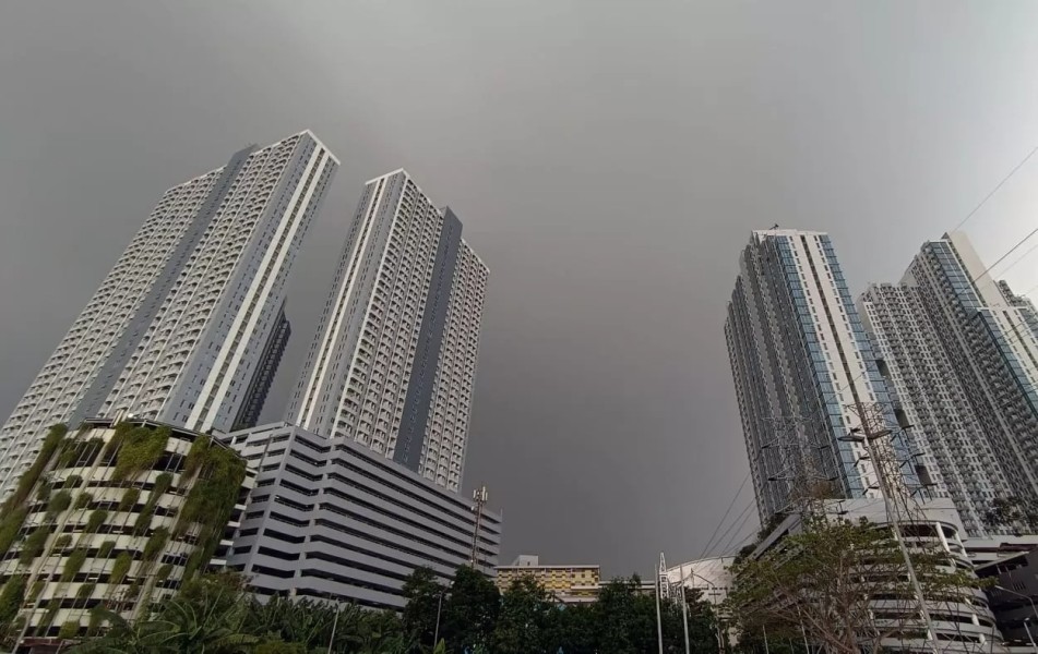 BMKG Tegaskan Hujan Surabaya Bukan Pertanda Musim Hujan