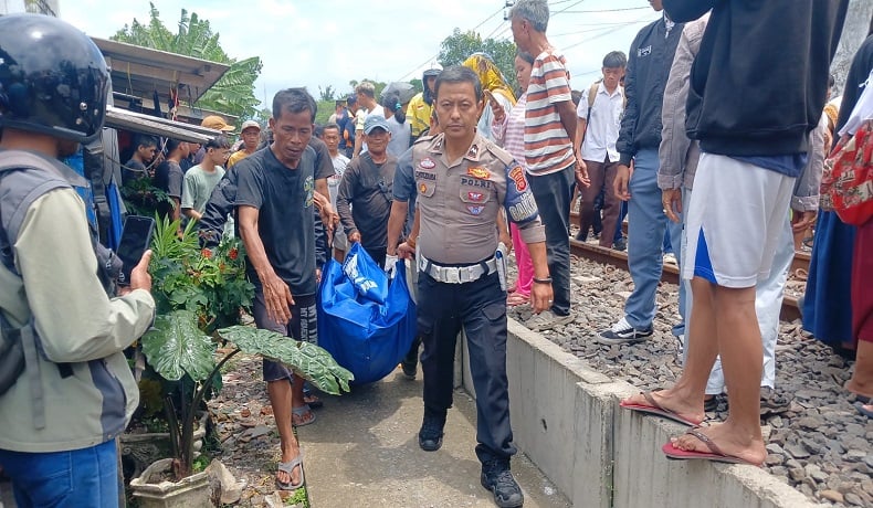 Tragedi di Tasikmalaya: Pria Sengaja Tabrakkan Diri ke Kereta Api Hingga Tewas, Aksi Terekam CCTV