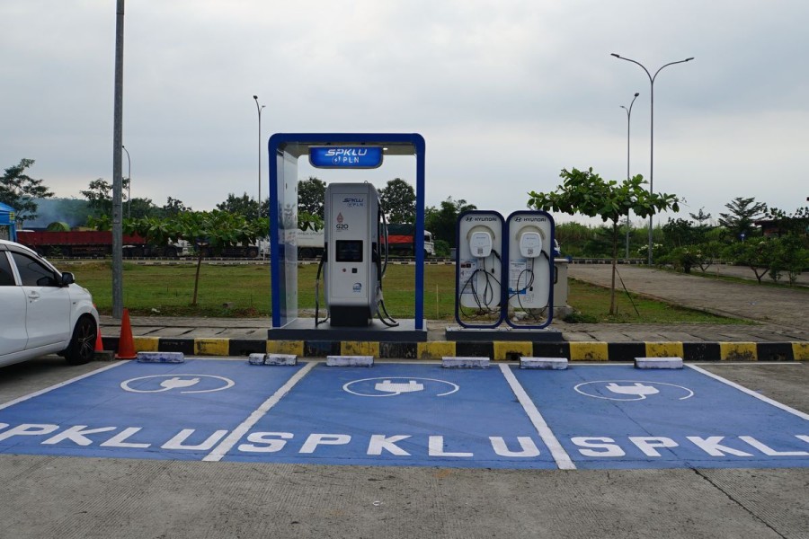 SPKLU di Jawa Tengah Siap Layani Pemudik, Bahlil: Jangan Ragu Gunakan Mobil Listrik