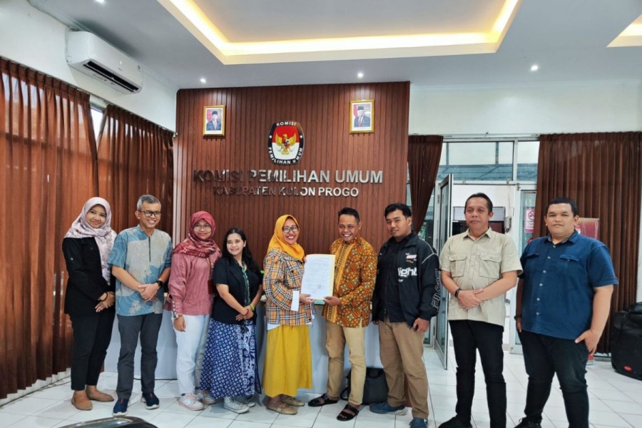 Komisi Pemilihan Umum (KPU) Kabupaten Kulon Progo tengah mengevaluasi pelaksanaan Pilkada baru-baru ini