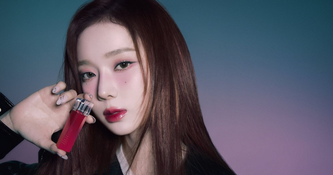 Trik Glass Skin ala Winter Aespa, Rahasia Makeup Menawan