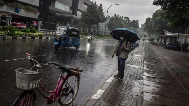BMKG Memprediksi Seluruh Wilayah Jakarta Akan Diguyur Hujan Pada Selasa Pagi