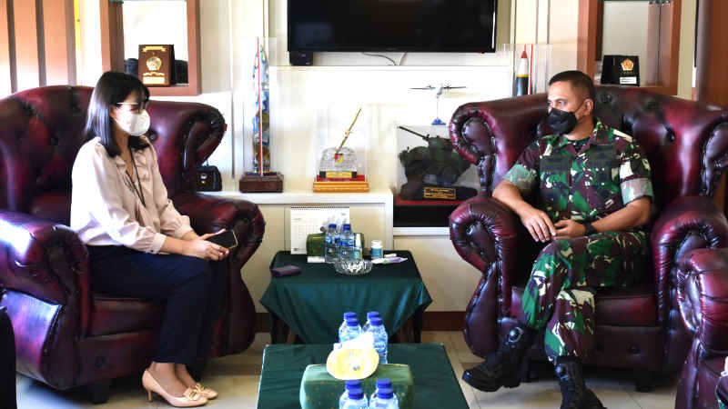 Pangdam XIII Merdeka Terima Kunjungan GM PT Garuda Indonesia, Bahas Sinergi dan Dukungan Transportasi Udara TNI