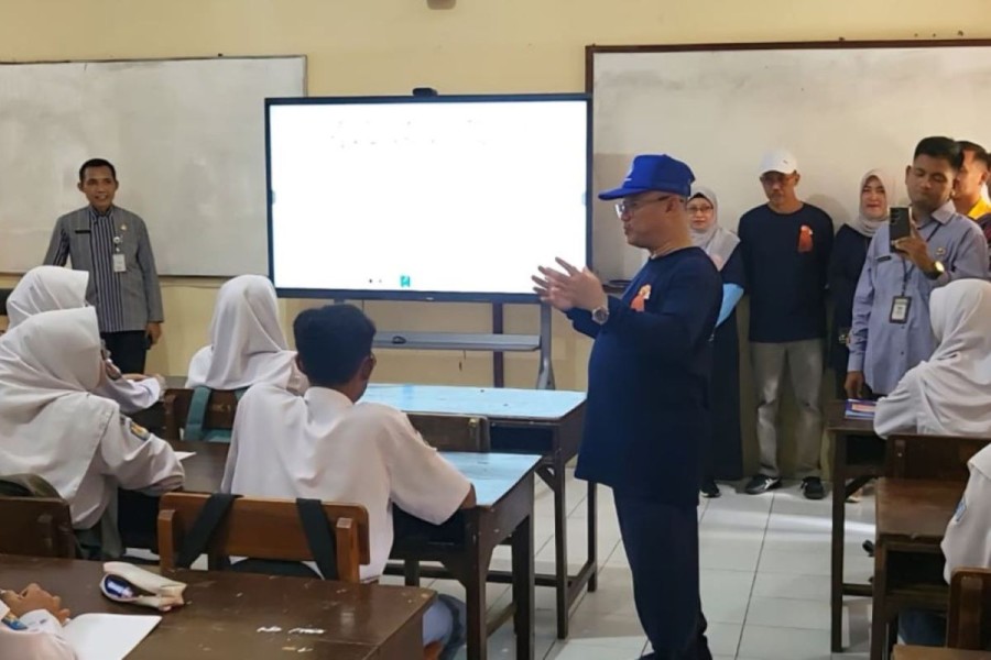 Mendikdasmen: Penyaluran Papan Tulis Digital Capai 75 Persen, Bantu Tingkatkan Pembelajaran Sekolah