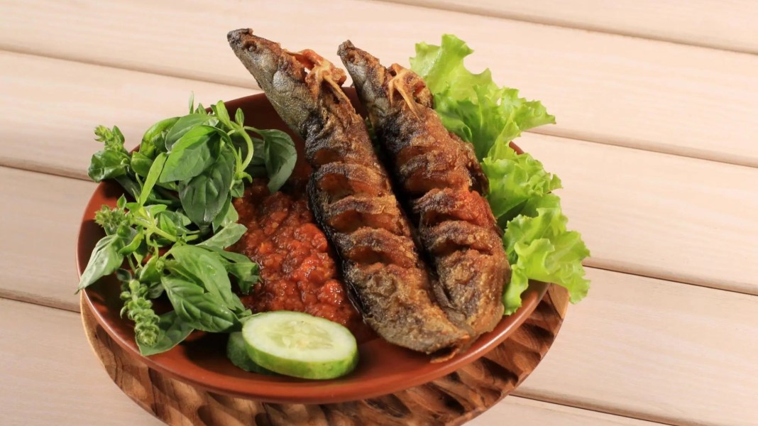 12 Tempat Pecel Lele Terlaris Jakarta 2025, Rasanya Bikin Ketagihan