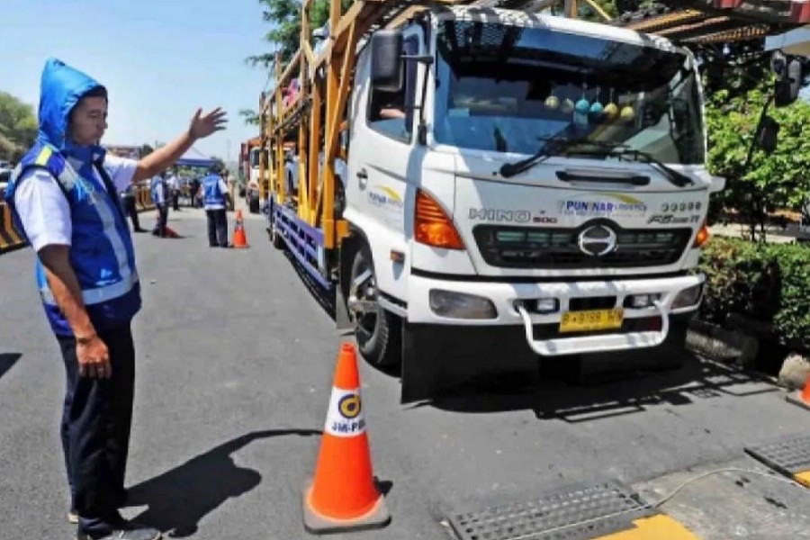 Beban Jalan Berkurang Logistik Indonesia Efisien