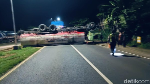 Kecelakaan Truk Tangki Minyak di Pantura Tuban: Pemicu Kemacetan Panjang dan Proses Evakuasi yang Rumit