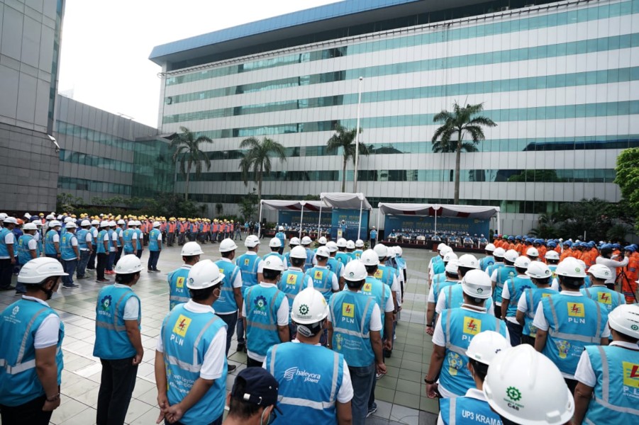 Petugas PLN Siaga di Posko Mudik BUMN: Memberikan Layanan Maksimal di Arus Mudik Lebaran 2025