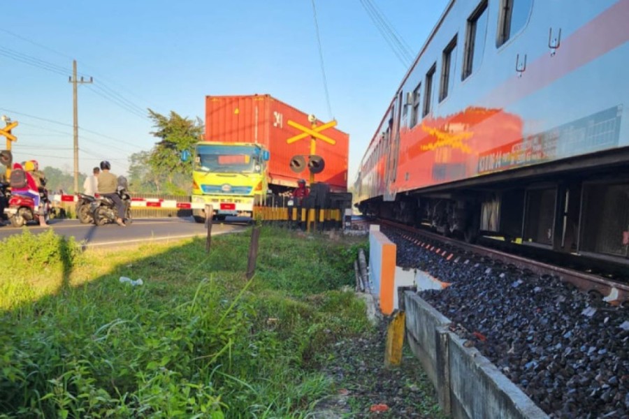 KAI Commuter Ambil Langkah Hukum Terkait Sopir Truk yang Menerobos Perlintasan di Bojonggede