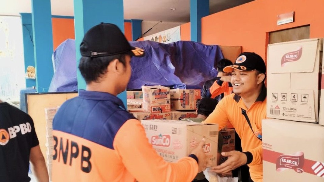 Pertamina International Shiping PIS Salurkan Bantuan Secara Langsung Ke Lokasi Terdampak Banjir Agar Bantuan Bisa Segera Digunakan Oleh Masyarakat Yang Membutuhkan
