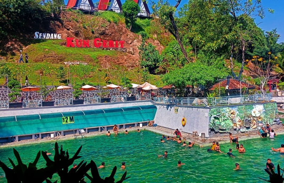 Transformasi Wisata Sendang Kun Gerit: Menawarkan Kampung Bahasa hingga Waterboom yang Memikat Wisatawan
