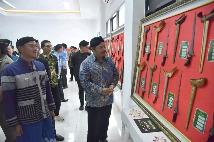 Warisan Budaya: Keris Milik Presiden Prabowo Subianto Dipamerkan di Luwung Pacitan