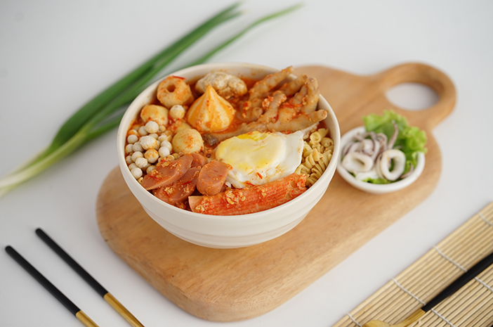 Rekomendasi 9 Tempat Makan Seblak Enak di Bandung Paling Bikin Ketagihan