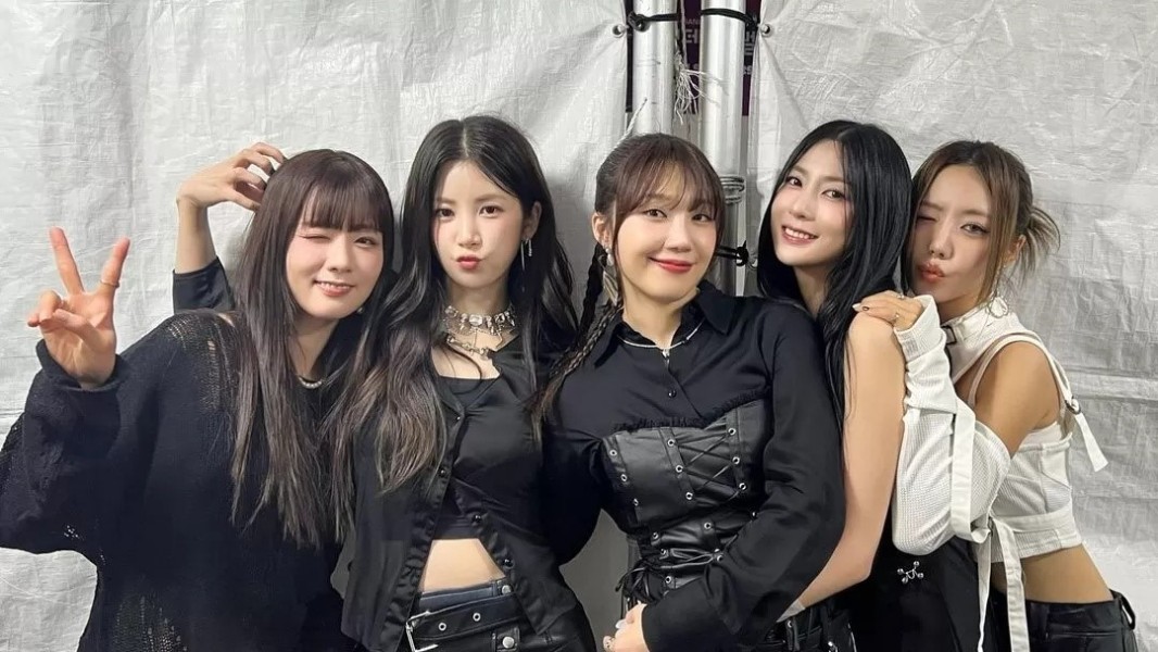 Apink Tampilkan Comeback Spektakuler Sebagai Puncak Perayaan 15 Tahun Kariernya