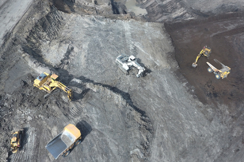 Darma Henwa Catat Lonjakan Laba Spektakuler Meski Saham Tertekan Pasar