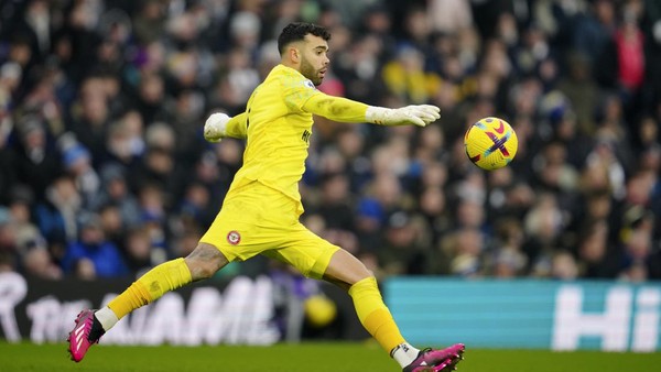 Kiper Arsenal David Raya Bidik Sarung Tangan Emas Ketiga Beruntun di Liga Inggris