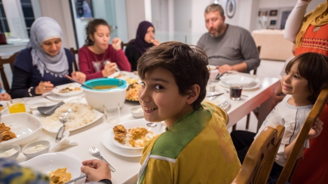 Panduan Tahapan Mengajarkan Anak Berpuasa Ramadhan Sejak Usia Dini