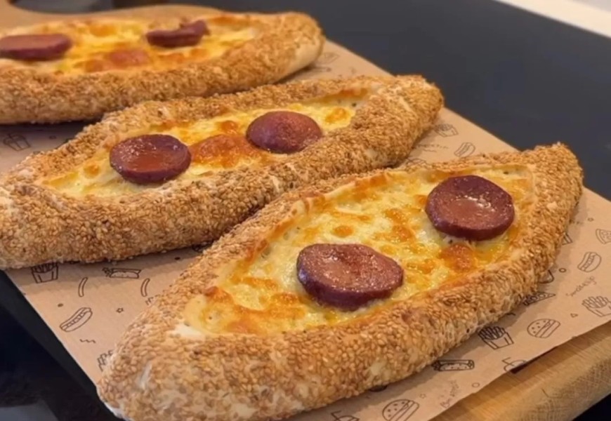 Resep Roti Wijen Isi Keju dan Sosis Praktis Ala Turki
