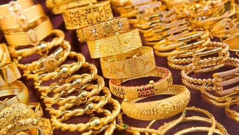 Harga Emas Perhiasan Naik Awal Desember 2025, Konsumen Diminta Cermati Tren Pasar