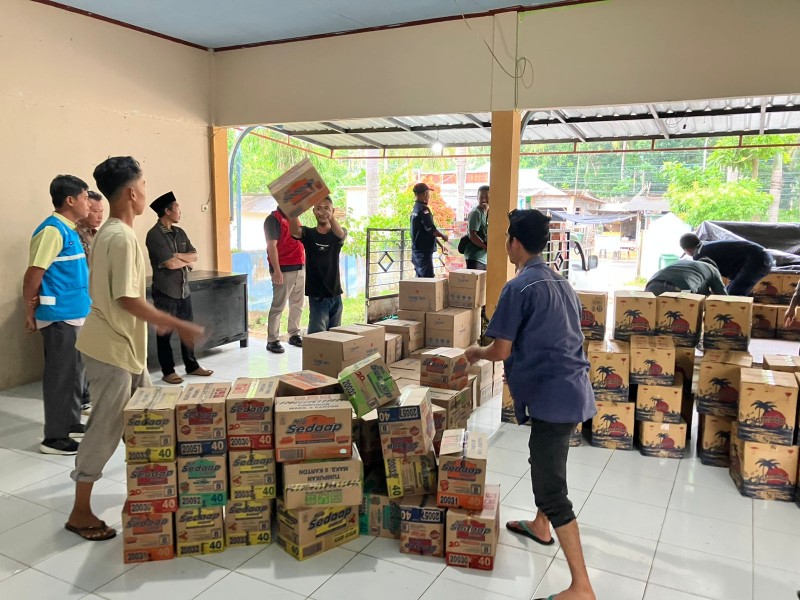 PLN IP UBP Jeranjang Perkuat Peran Kemanusiaan Melalui Bantuan Sosial Untuk Korban Banjir di Wilayah Sekotong