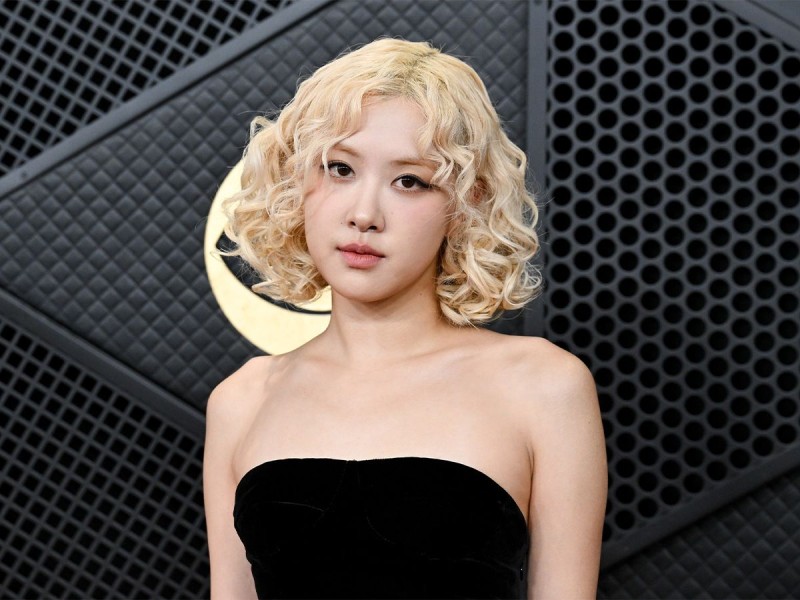 Rosé BLACKPINK Alami Momen Bersejarah di Grammy 2026 dengan Gaun Maximalist