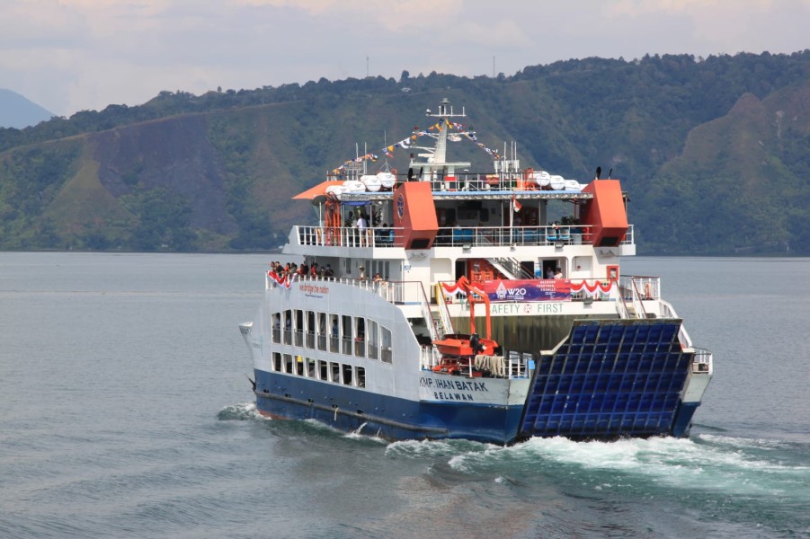 Aktivitas Penyeberangan Kapal Danau Toba Terjaga di Saat Cuaca Tidak Menentu
