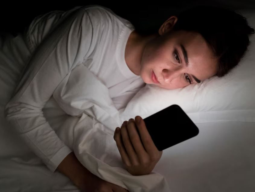 Risiko Main Gadget Sebelum Tidur