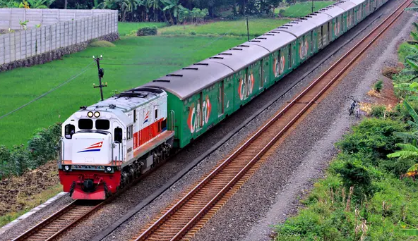 PT Kereta Api Indonesia Perkuat Posisi di Industri Logistik dengan Peningkatan Angkutan Limbah B3 pada 2024