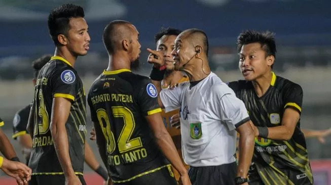 PSSI Jatuhkan Sanksi Berat kepada Yuran Fernandes, Kritik Soal Wasit Menyebabkan Larangan Aktivitas Sepak Bola Sejak 1 Tahun