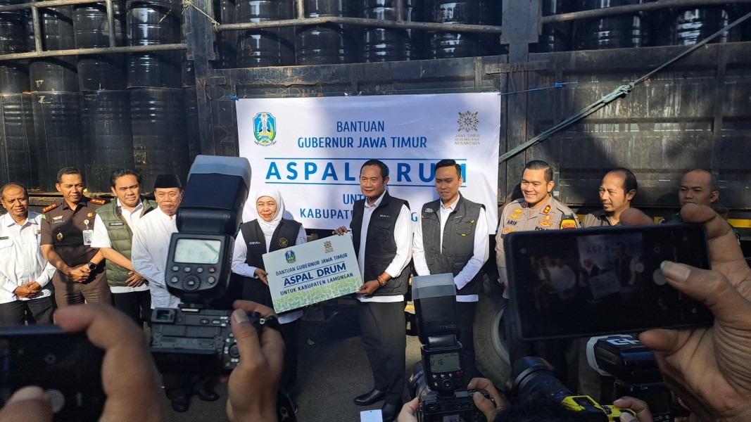 Gubernur Khofifah Fokus Salurkan Bansos Rp 7,2 Miliar di Kabupaten Lamongan