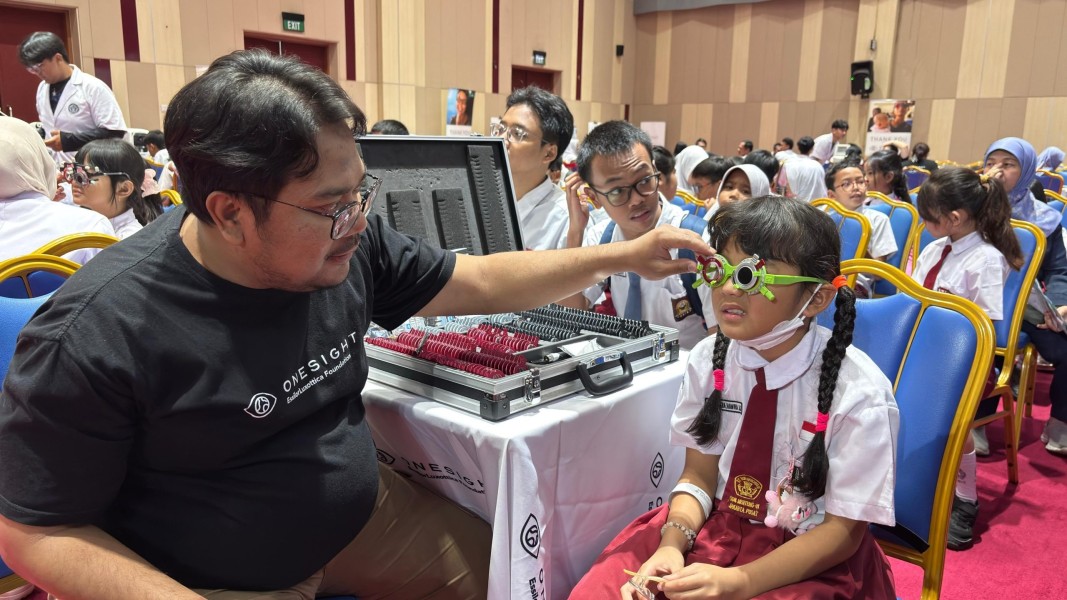 Kemenkes dan OneSight Berkolaborasi Perluas Akses Layanan Kesehatan Mata Masyarakat Indonesia