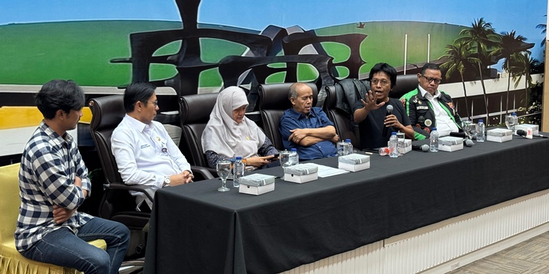 Anggota DPR Adian Napitupulu Desak Pemerintah Segera Terbitkan Regulasi Transportasi Daring: 15 Tahun Pelanggaran Terus Berlangsung