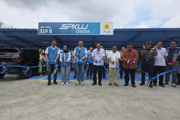 PLN Resmikan SPKLU Strategis Trans Jawa