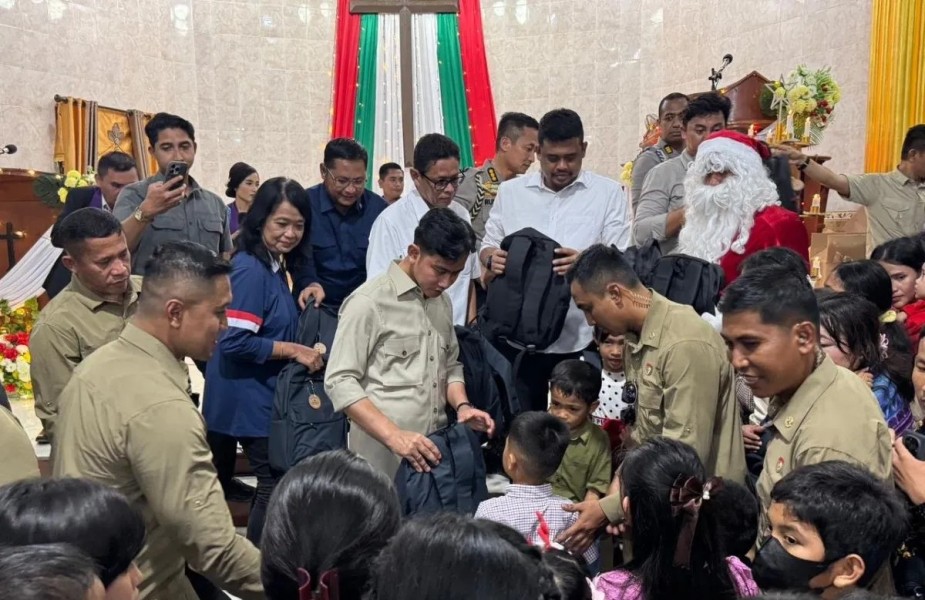 Gibran Tinjau Kesiapan Natal di Sumut Sambil Berbagi Hadiah