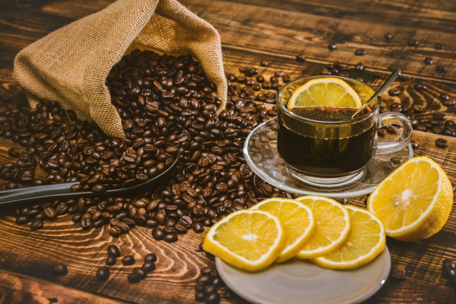 Diet Kopi Campur Lemon Aman atau Berisiko untuk Tubuh