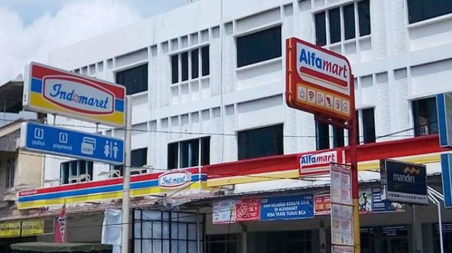 Kenapa Sih Alfamart dan Indomaret Selalu Berdekatan, Beginilah Penjelasannya