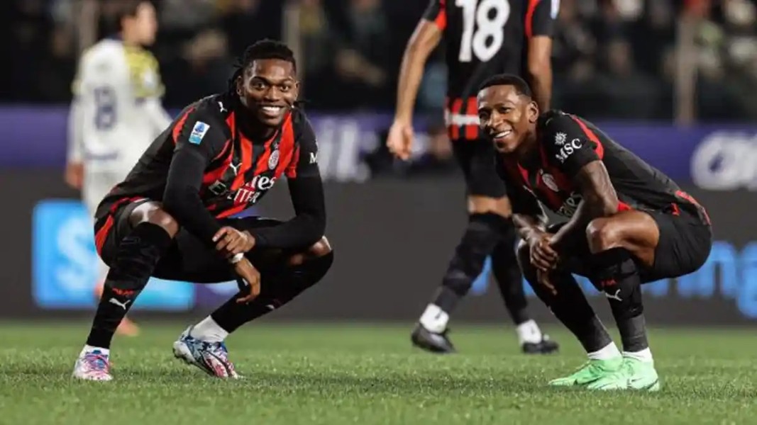 Shevchenko Soroti Taktik AC Milan dan Peran Rafael Leao di Lini Depan