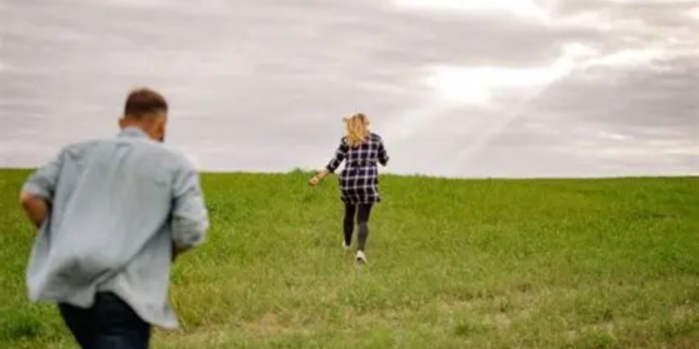 16 Arti Mimpi Dikejar Orang, Menurut Islam, Psikologi & Tafsir Lainnya